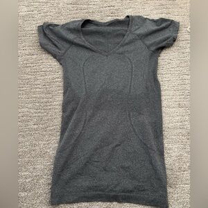 Lululemon Grey Short Sleeve Size 4